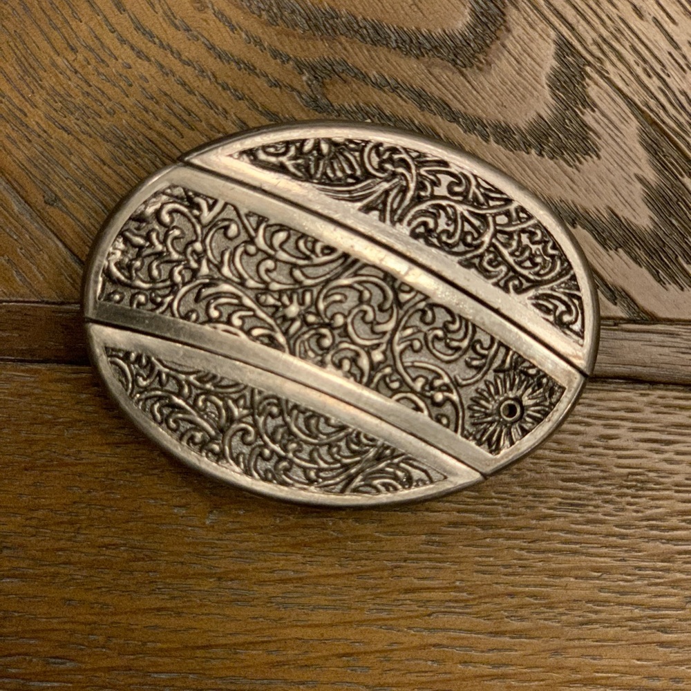 Hide away silver belt buckle